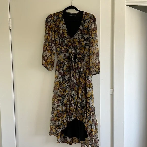ruffle hem midi dress abercrombie Abercrombie & Fitch Ruffle Hem Floral Midi Dress
